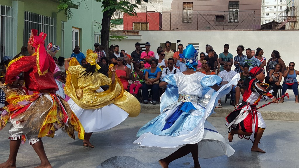 Surge of orishas at El Gran Palenque