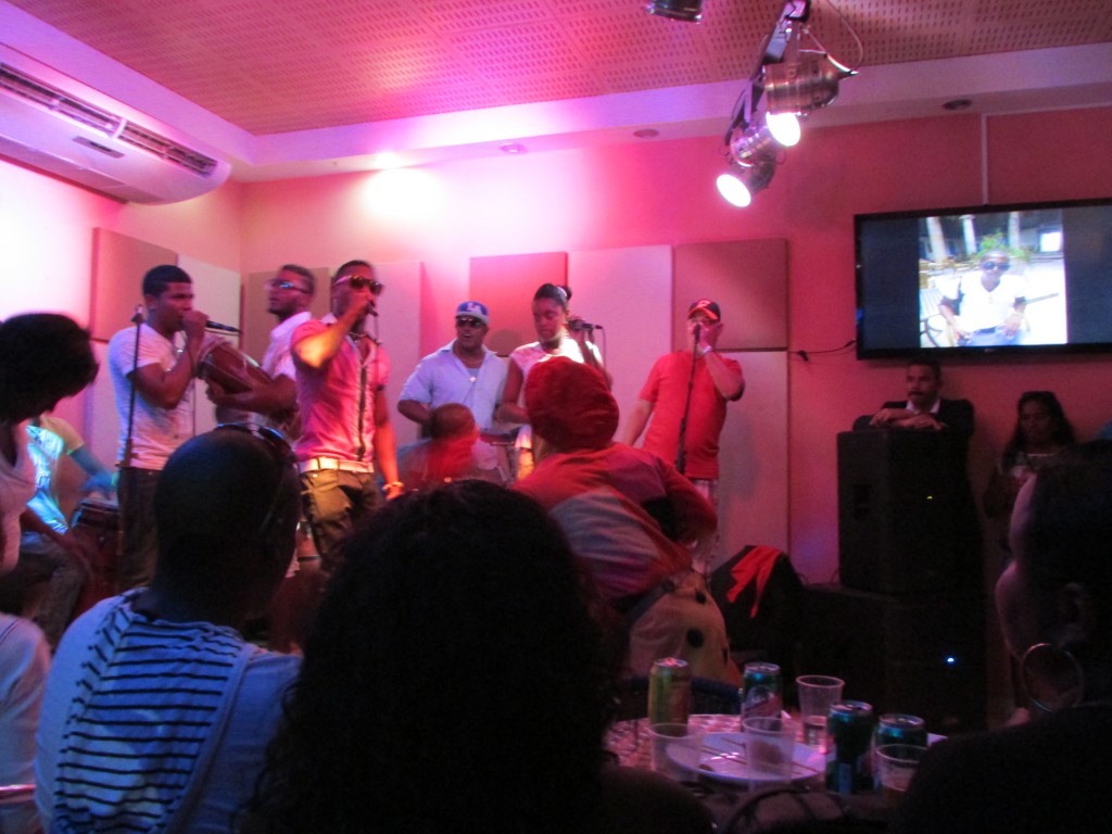 Musicians on stage and on screens off stage! Havana, Cuba