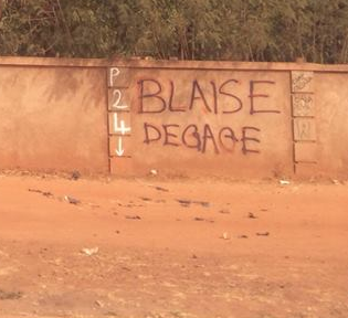 Inscriptions on walls, tracks of 'Balai citoyen' movement